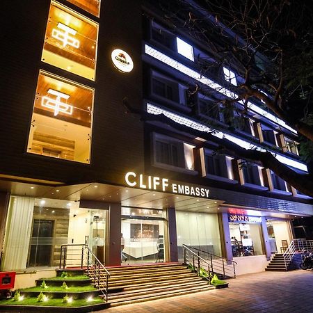 Cliff Embassy Banquet And Suites Shimoga Buitenkant foto
