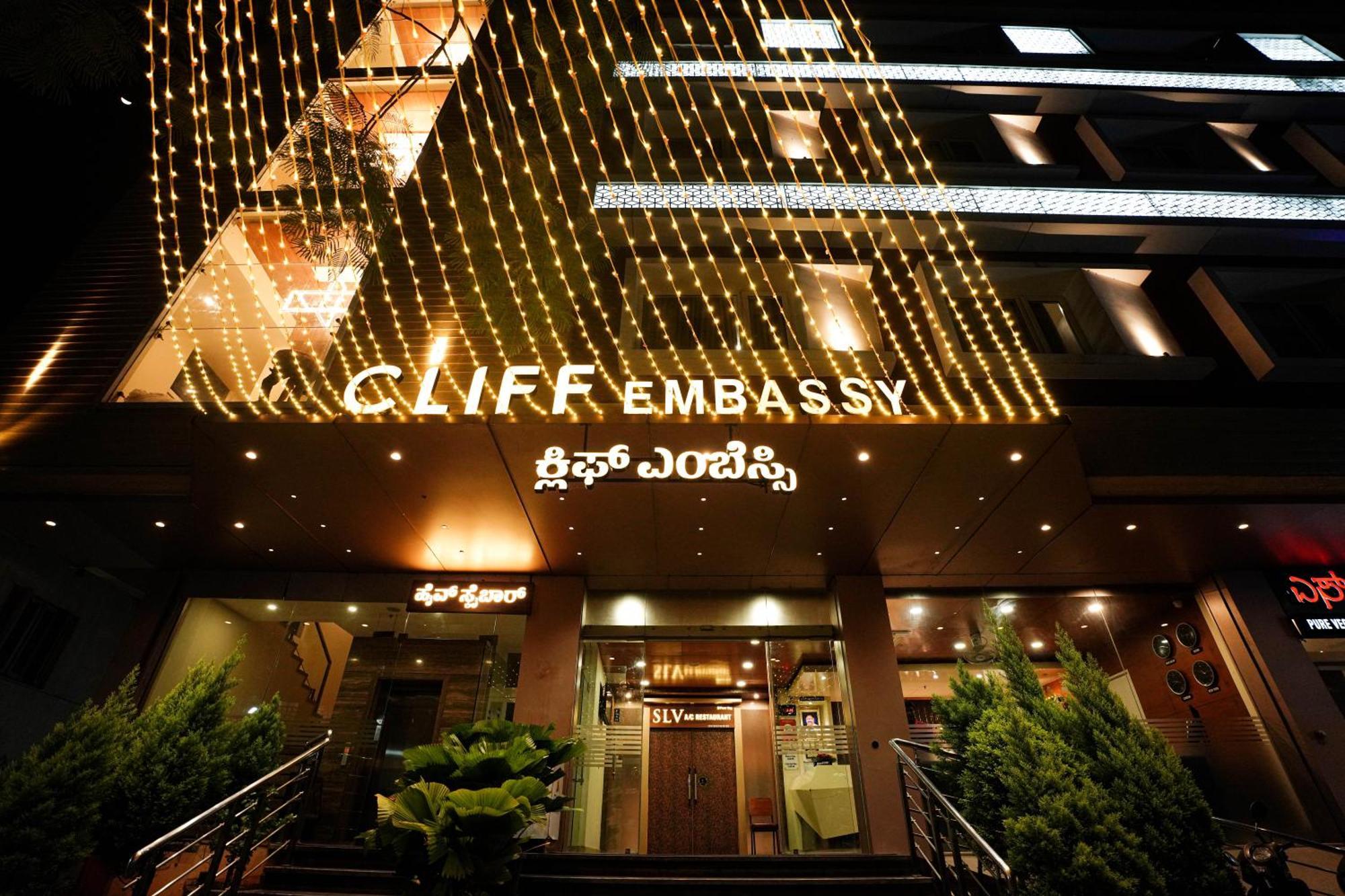 Cliff Embassy Banquet And Suites Shimoga Buitenkant foto