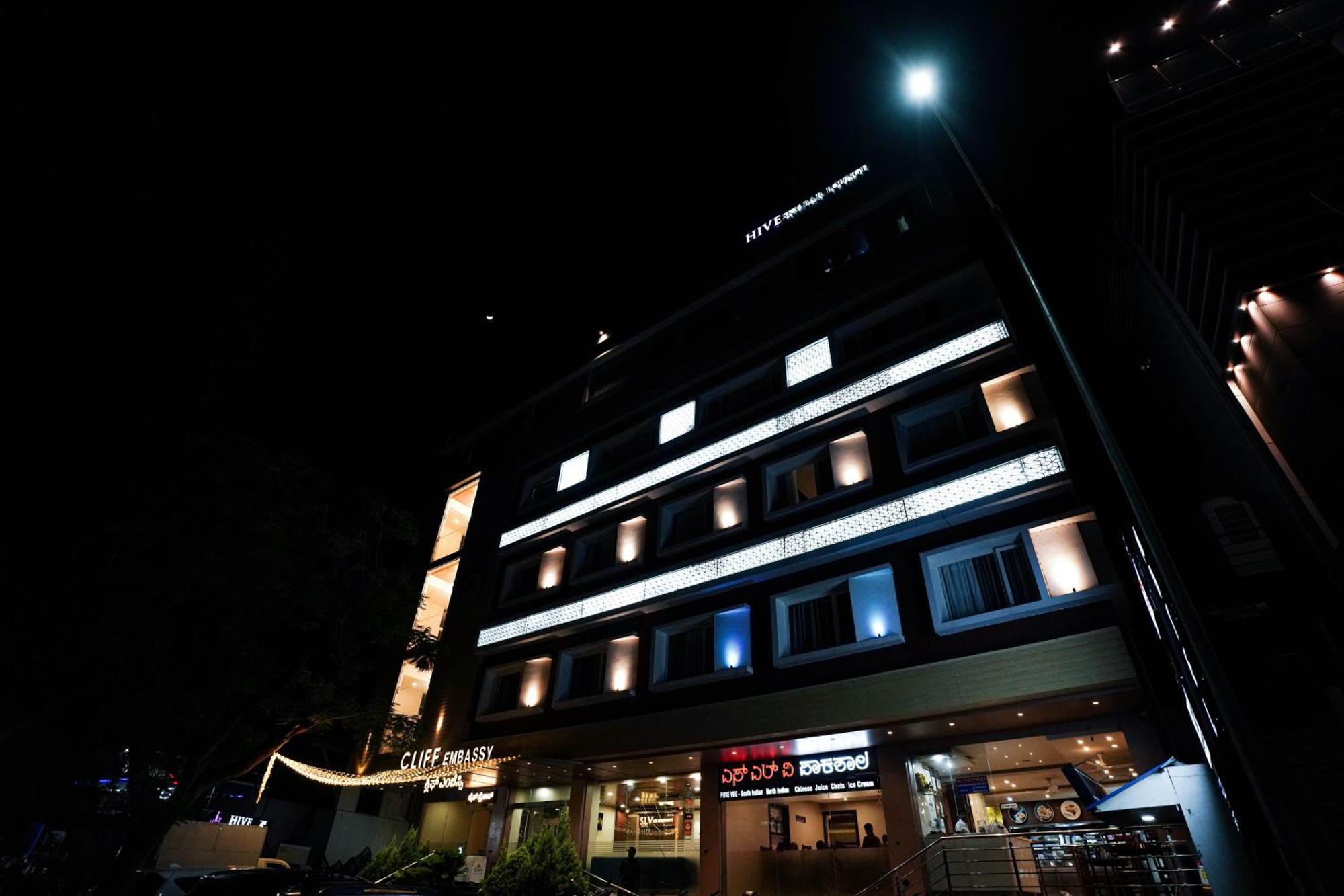 Cliff Embassy Banquet And Suites Shimoga Buitenkant foto