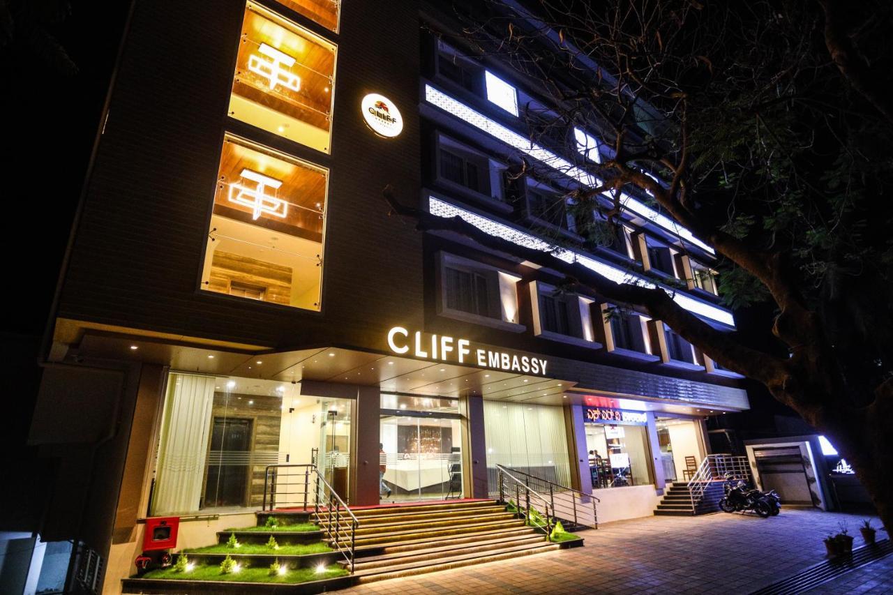 Cliff Embassy Banquet And Suites Shimoga Buitenkant foto